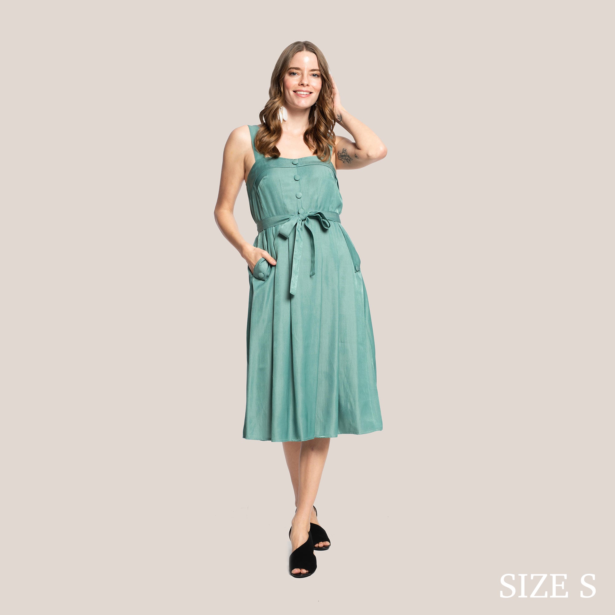 GIANNA SLIMMING DRESS - TURF GREEN